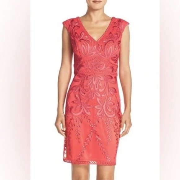 SUE WONG Sleeveless Embroidered Vneck Sheer Back Cocktail Sheath Dress EUC Small - Picture 1 of 10